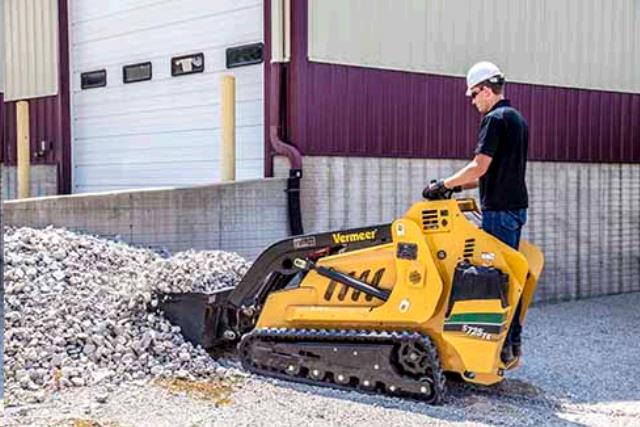 Where to rent TRACTOR MINI SKIDSTEER ML80 in Kankakee IL